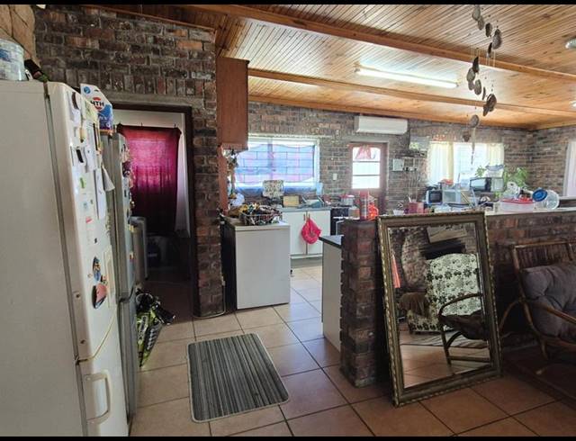 6 BEDROOM HOUSE FOR SALE IN GANSBAAI CENTRAL